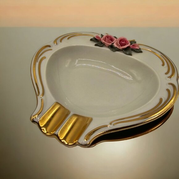 Pair of Antique Dresden Ashtrays for 2 Delicate Coquette Roses and Gold Details - Picture 3 of 10